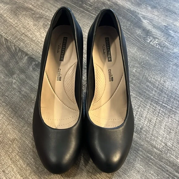Clark’s “Adriel Viola” black leather heels size 6 - Picture 4 of 7